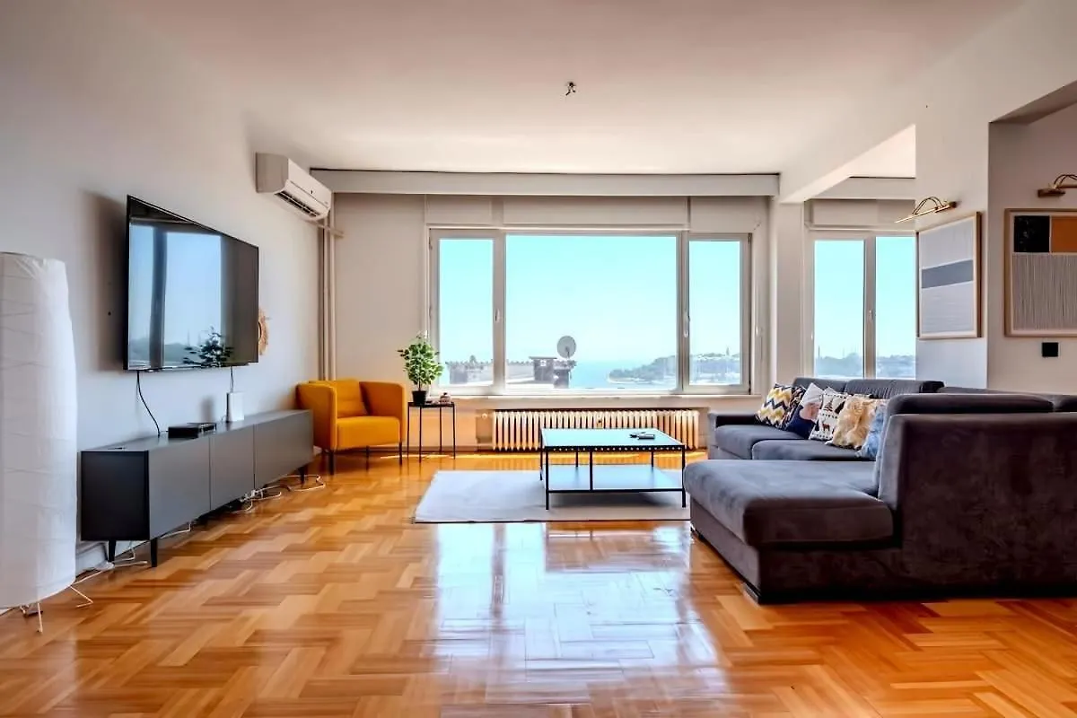 5-Bedroom Apartment With Sea View Istanbul 0*,